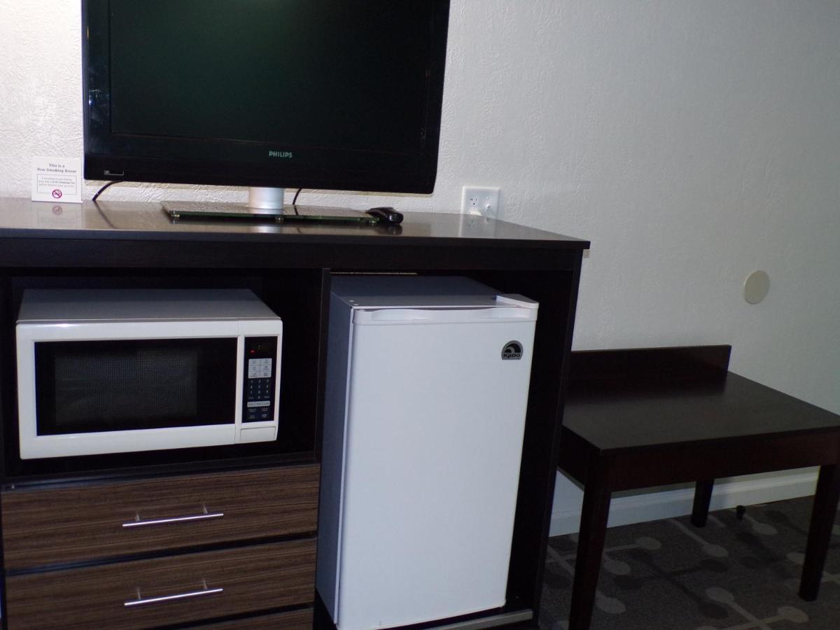 Dover Inn And Suites Экстерьер фото