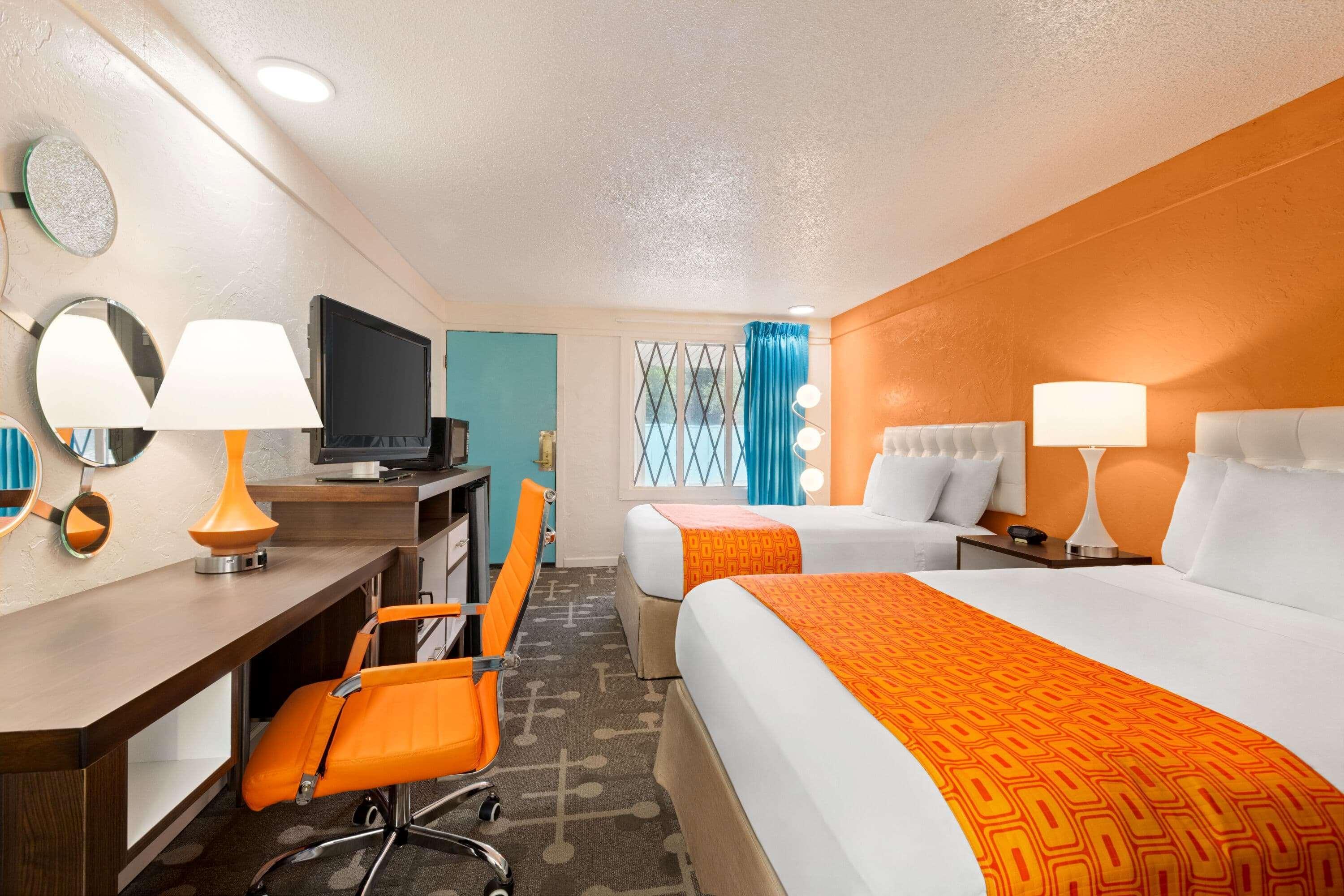 Dover Inn And Suites Экстерьер фото